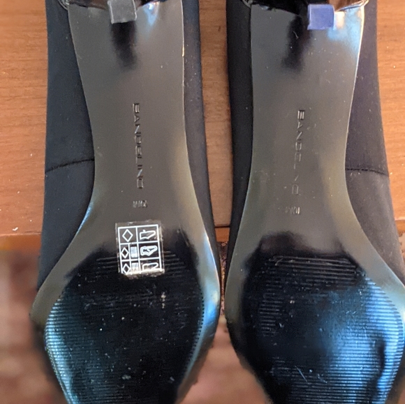 Black pumps - Picture 3 of 4